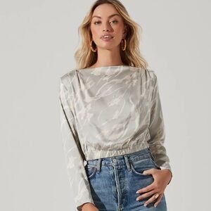 PLEATED SHOULDER LONG SLEEVE FLORAL TOP